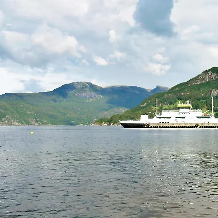 Six-Bedroom Holiday Home In Hjelmeland Vakantiehuis *